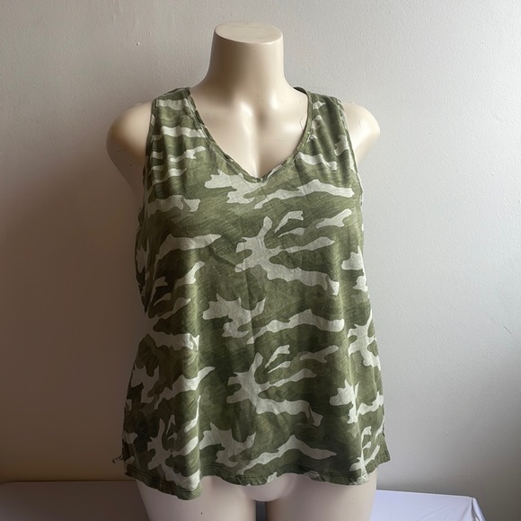 Green Camo Tank Top Old Navy NWT - Picture 2 of 8